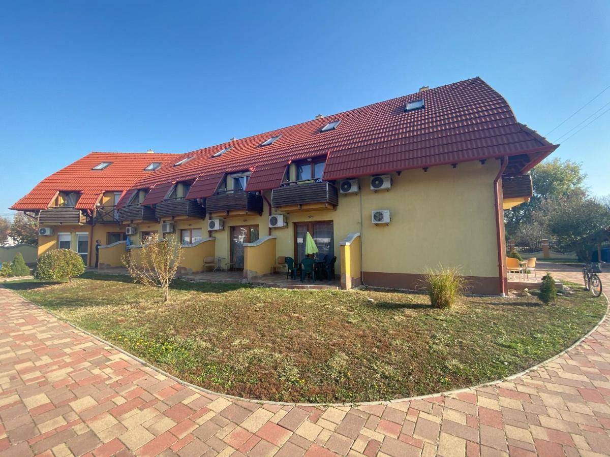 Mimi Apartman Apartamento Gyula Exterior foto